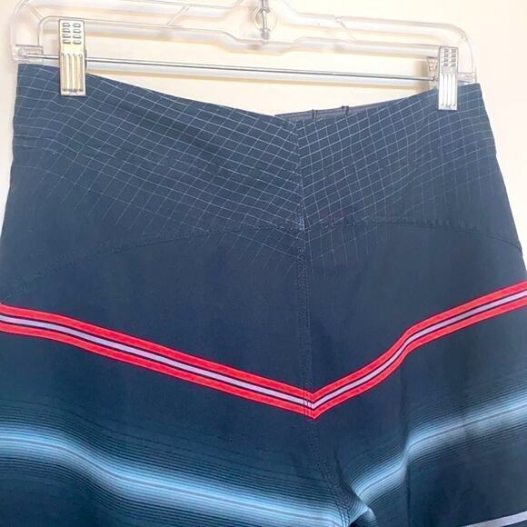 Billabong Board Shorts 28 - Picture 2 of 15